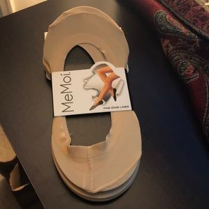 Shoe/Heel liner with silicone nonslip grip